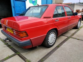 Mercedes 190 met EVO interieur (3)